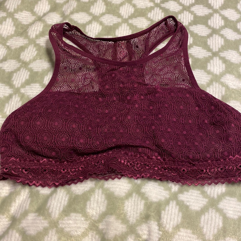 Juniors, size L. Beautiful lace design.